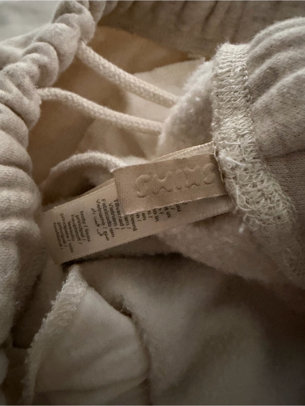 Skims cream sweatpants - Picture 2 of 4